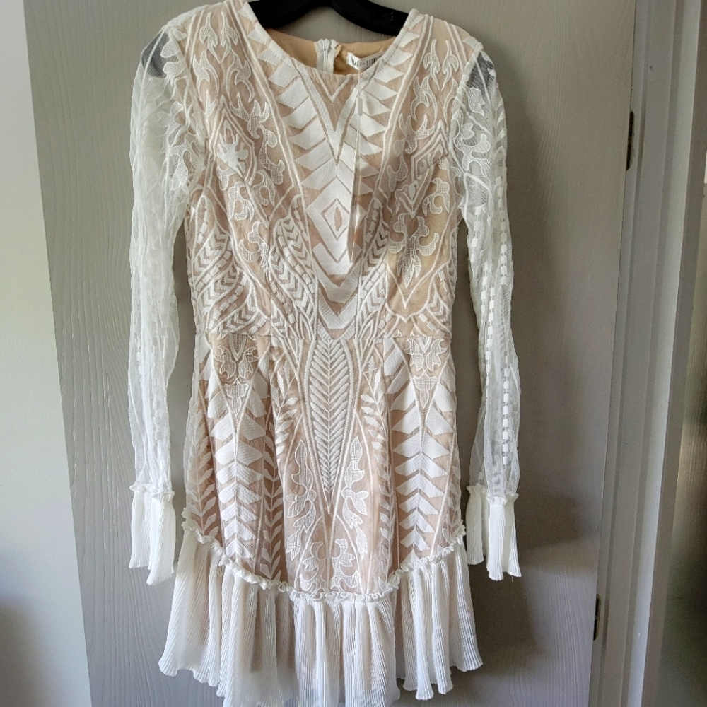 Vici white lace long sleeve mini dress size 10